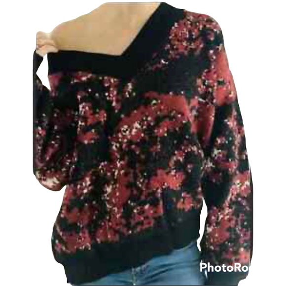 POL Abstract V-Neck Oversized Sweater - Picture 1 of 5